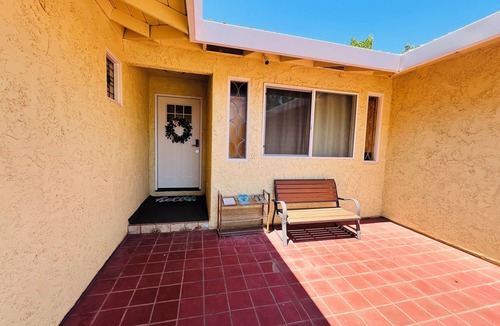 Columbia House | Large 6b/3b home with Huge Lot and RV Parking! King Bed!