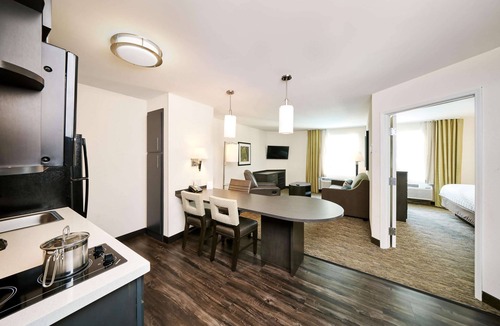 Santa Clara Hotel | Large Suite with Full Kitchen! San Jose International Airport - 3.7 miles away!