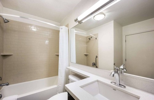 Santa Clara Hotel | Large Suite with Full Kitchen! San Jose International Airport - 3.7 miles away!