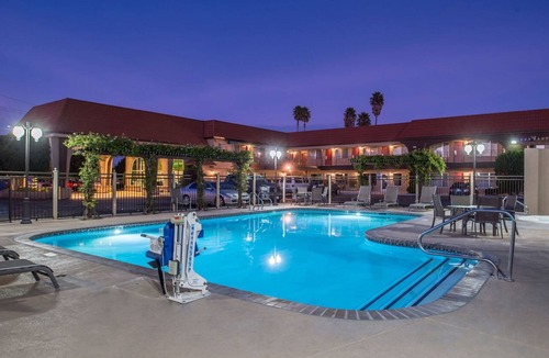 Salinas Hotel | Laurel Inn Motel