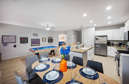 Coachella House | LAZY RIVER, mini WATERPARK, Slides, Basketball Ct, Firepit, Arcades, 6 Bedrooms
