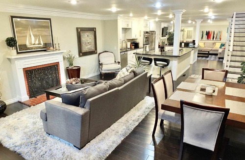 Peninsula Apartment | LB Peninsula Steps to Beach close to