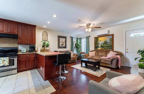 Harbor House | Long Beach 2BR - Near Beach, Driveway Parking