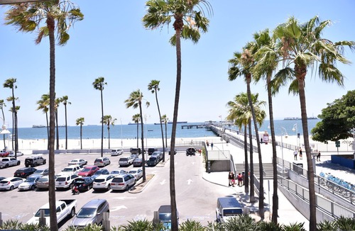 Belmont Shore Condo | Long Beach getaway overlooking the ocean!