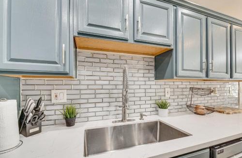 Valley Glen House | Los Angeles Townhome: Off-Street Parking & Balcony
