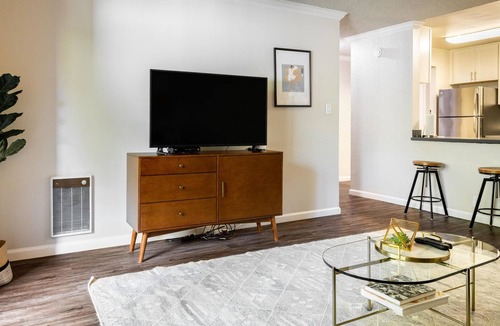 West Alameda Apartment | Lovely 1BR Apartment in Alameda w/ Pool + Parking