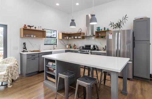 Eagle Rock House | Lovely 3BR Retreat Home in Highland Park