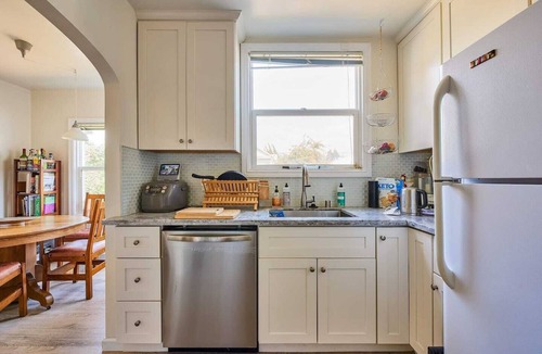 Berkeley House | Lovely House with Giant Yard, gym, equipped kitchen