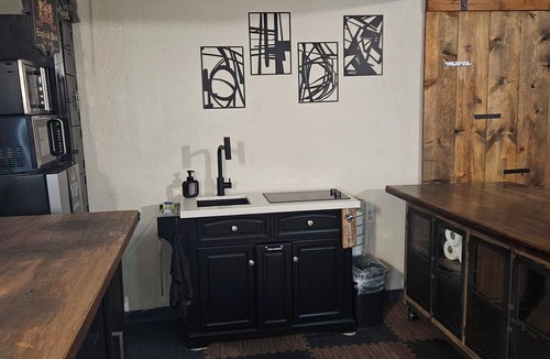 Bakersfield Apartment | Lovely studio with pool in enjoyable Bakersfield neighborhood