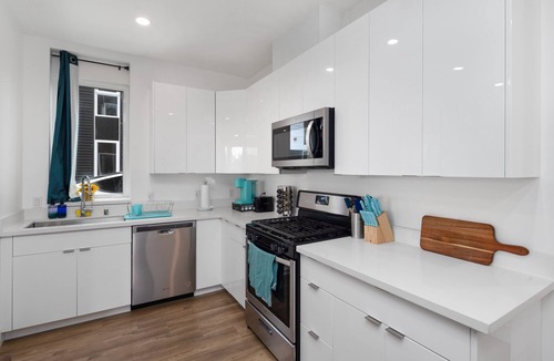 Harbor Gateway South House | Luminousness Reflection 4B2.5B Home