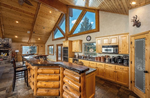 Castle Glen Estates Ski Chalet | LUXE Castle Glen, ski slope views, spa, game room, 4 decks