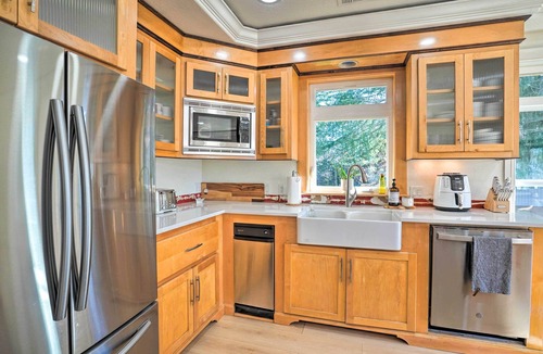 Grants Pass House | Luxe Getaway w/Riverfront Views in Grants Pass!
