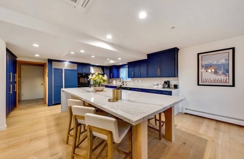 Round Hill Village House | Luxe55 Lake Tahoe Luxury View Estate Panoramic Lake Views, Near South Lake Tahoe & Heavenly