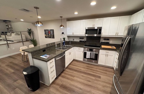 East Village Condo | Luxurious 1-bedroom loft style condo with AC, free parking in downtown San Diego
