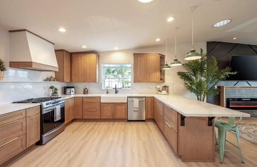 South Oceanside House | Luxurious 4BR ensuite, sauna, walk to beach & restaurants. 15 min to Legoland!