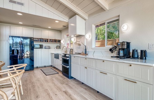 Lower Lake House | Luxurious lakefront with views, deck, spa & your private dock