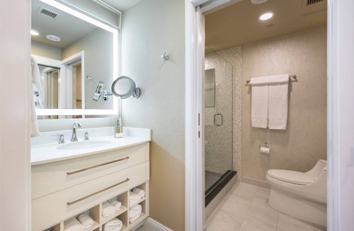 Winchester Villa | Luxurious, Romantic & Spacious One Bedroom Villa one block from Las Vegas Strip!