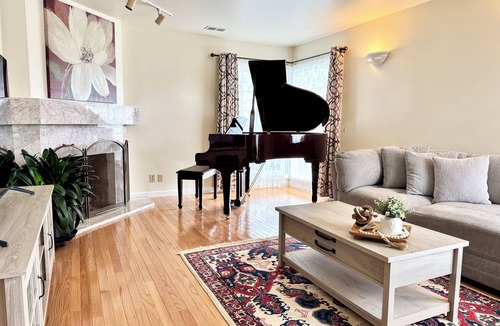 Broadmoor House | Luxury 3B2B Home with Romantic Spa Suite+Grand Piano+Level 2 EV Charging near SF