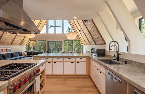 Groveland House | Luxury A-Frame, lakefront, 40mins to Yosemite