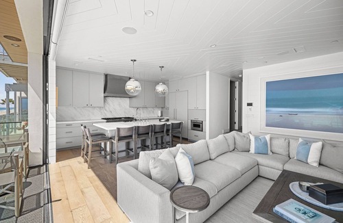 The Strand Condo | Luxury Beachfront Home on Manhattan Beach’s World-Famous Strand 3 bed 2 bath