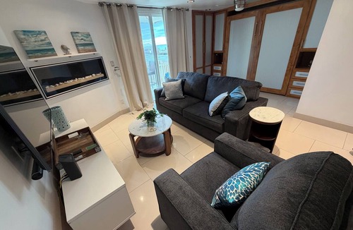 Townsite Condo | Luxury Breakwater Beach Pad D110