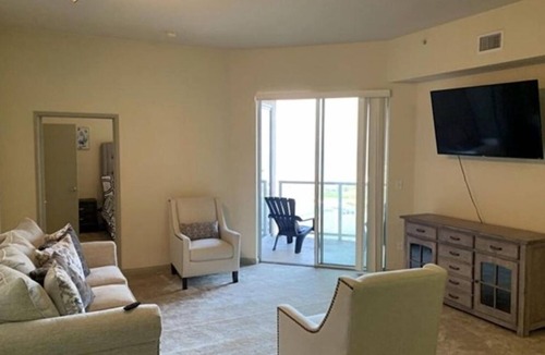 Waterfront Condo | Luxury condominium in Downtown Long Beach/Ocean View