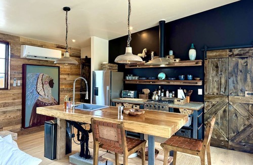 Lone Pine Villa | Luxury Design Rental with Breathtaking Mountain Views in Lone Pine, California