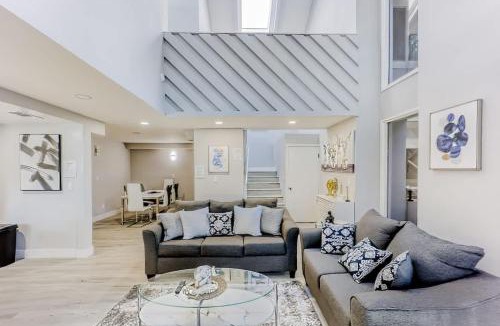 Menlo Park House | Luxury Family Home w AC and Patio near Meta and Stanford