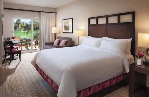 Palm Desert Hotel | Luxury Guest Room @ Marriott’s Shadow Ridge I Resort in Palm Desert