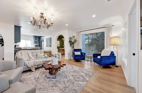 Adams Hill House | Luxury Hillside Retreat with Panoramic Views