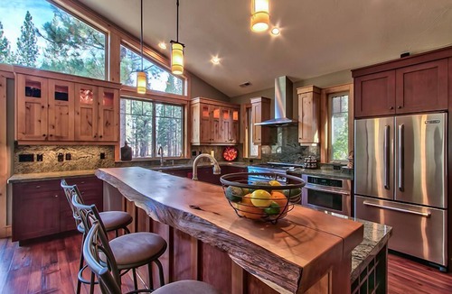 South Lake Tahoe House | Luxury Home with Jacuzzi, Pool Table, near Casinos and Beach. 2 Master Bedrooms!