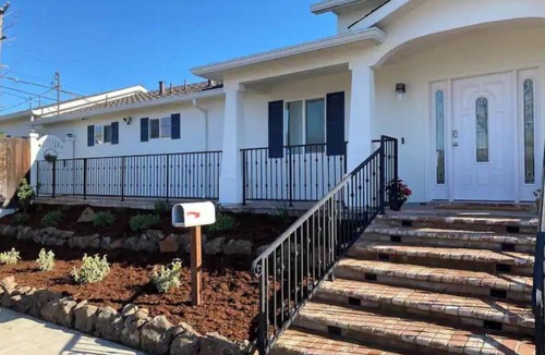 Redwood City Apartment | Luxury Spacious Studio in Woodside Plaza