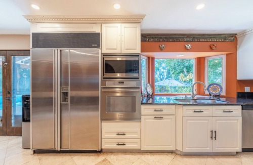 Palms House | Luxury Westside LA Retreat w/Heated Saltwater Pool, Spa & Walk to Trader Joe’s