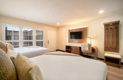 Fairfax District Cabin | LYFE INN & SUITES by AGA - Beverly Hills West Hollywood