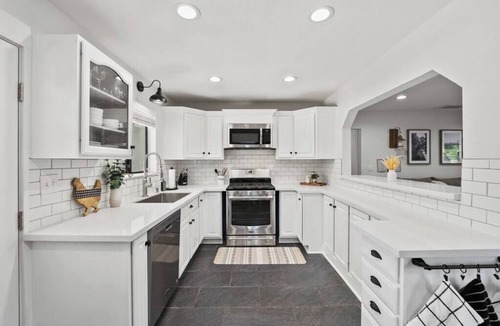 Newhall House | Magic Mountain 4 Bedroom 3 Bath Escape Modern Home