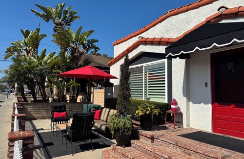 Belmont Shore House | Maison de Fleurs, BELMONT SHORE FAVORITE Private Yard, Garage