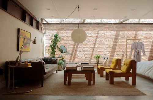 West Hollywood Bed & Breakfast | Mane & Saddle Loft