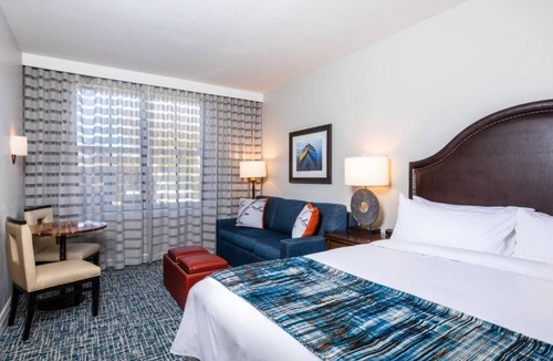 Lakeside Park Resort | Marriott Timber Lodge at Lake Tahoe. Perfect for skiing or nature walks.