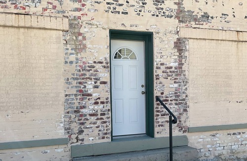 Carlisle Apartment | Marvelous 3-bedroom second floor apartment in Carlisle with lots of history