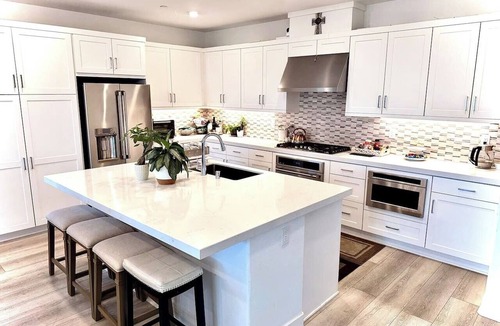 Stevenson Ranch House | Master BR with Bath In Beautiful Resort-Style