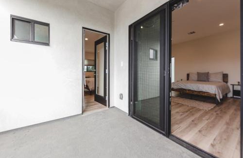 View Park-Windsor Hills House | Memory Foam Beds - Relax in the Heart of Sunny LA in a Holiday Home