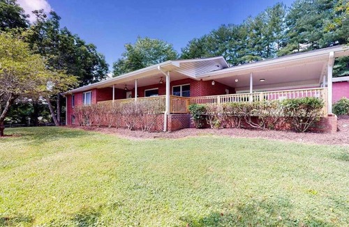 Mills River House | Mills River Brew House | House in Mills River with mountain views