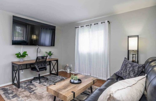 Lansing House | Mindfully Mellow | 3Bd 1Bath - Berwick