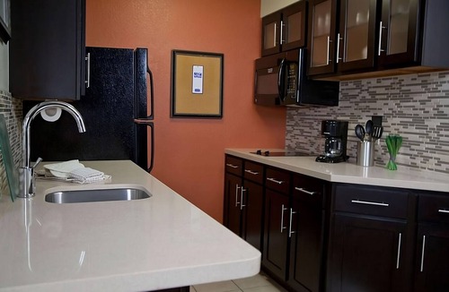 San Bruno Hotel | Minutes to San Francisco Zoo! Onsite Parking, Pool, Pet-friendly Property!