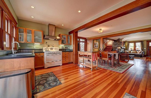Belmont Heights House | Moden Craftsman Pet Friendly Sleeps 6