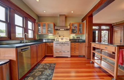 Belmont Heights House | Moden Craftsman Pet Friendly Sleeps 6