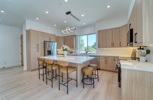 Northridge House | Modern 2BR + 2BA House + EV Charger + King Bed + Fire Pit + BBQ + Near Universal