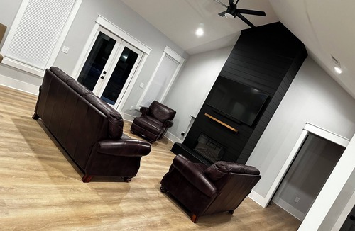 Seneca House | Modern 3 BR home, interior lot near Lake Keowee, Clemson, Walhalla, Seneca.