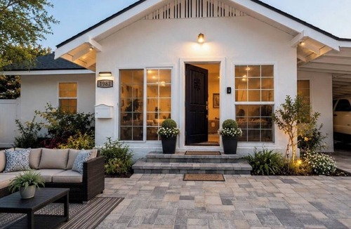 Harbor House | Modern 4 Bedroom Long Beach Home with Large Yard