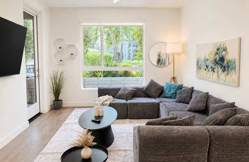 Lyon Street Apartment | Modern Apartment w/Pool & Gym Near Disneyland